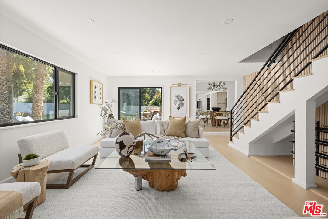 8356 Fallbrook Ave