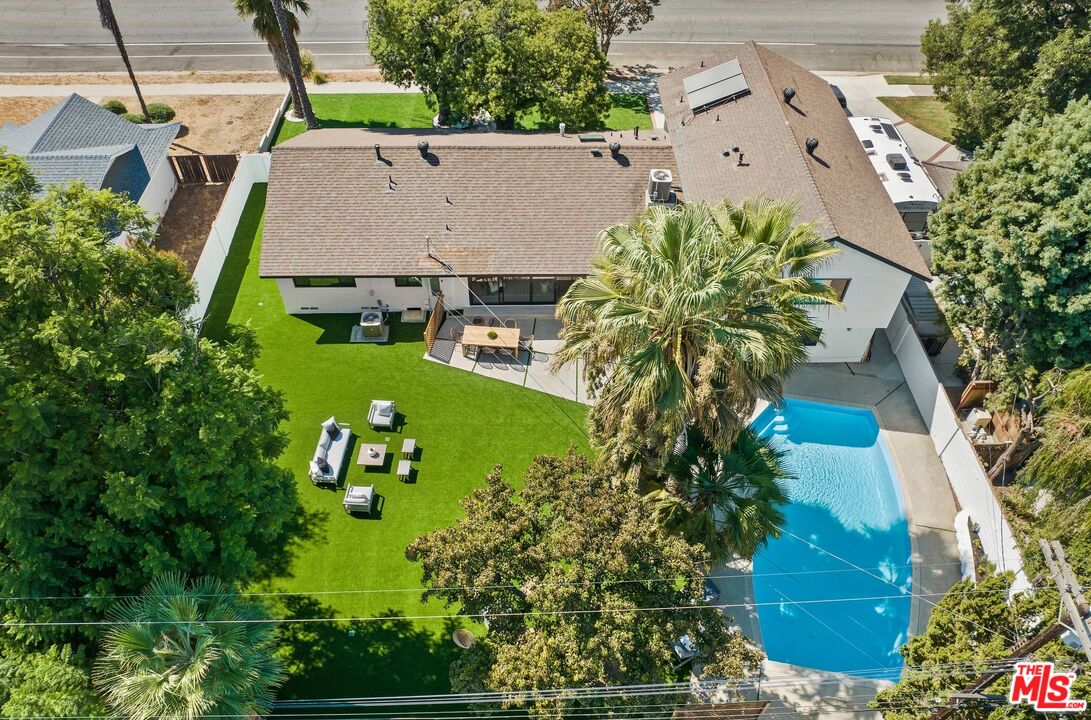 8356 Fallbrook Ave