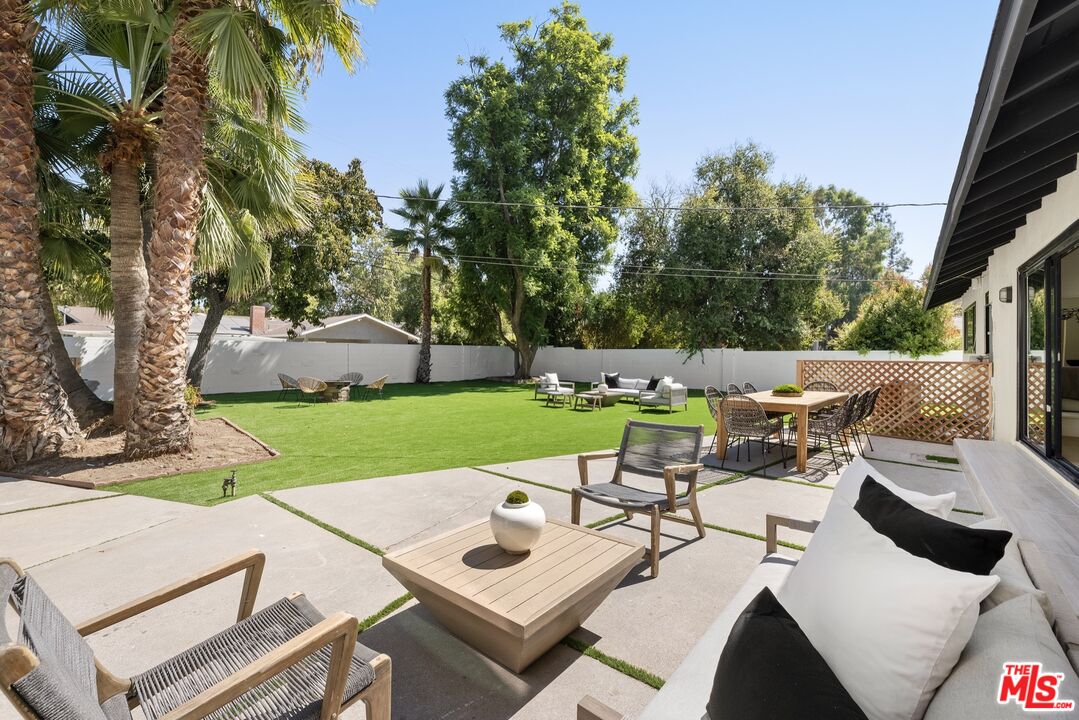 8356 Fallbrook Ave
