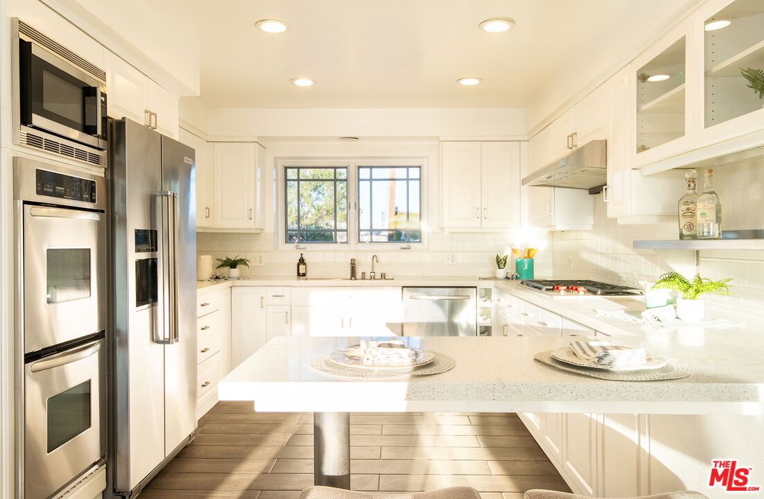 Woodland Hills, CA, 91364