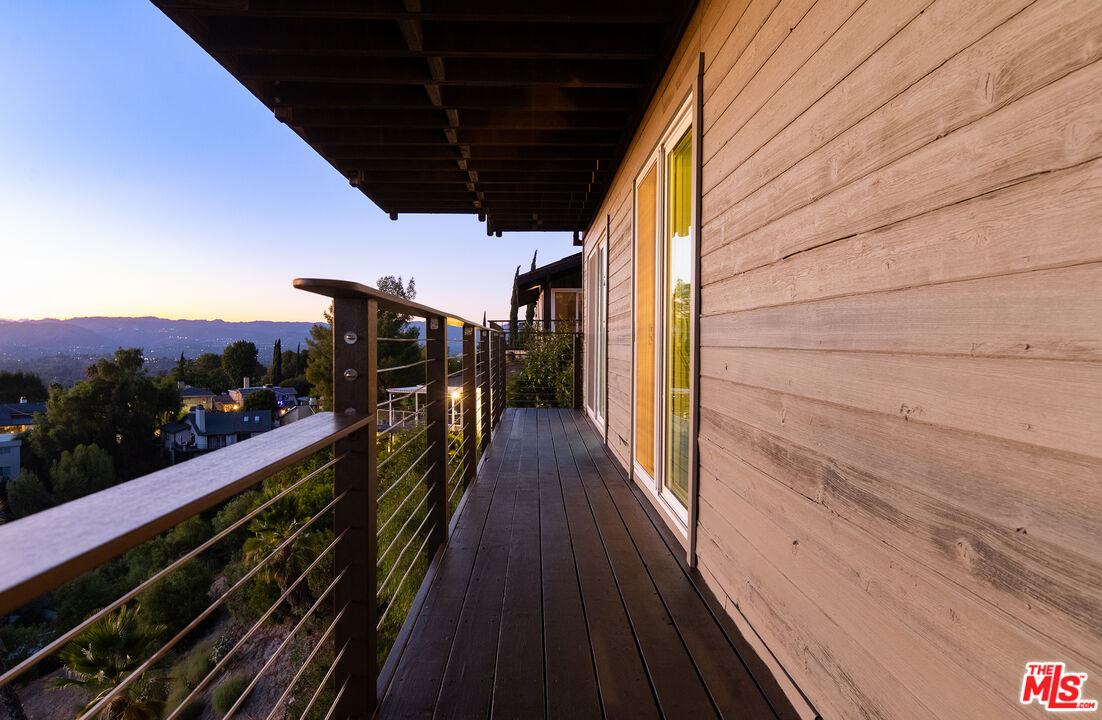 Woodland Hills, CA, 91364