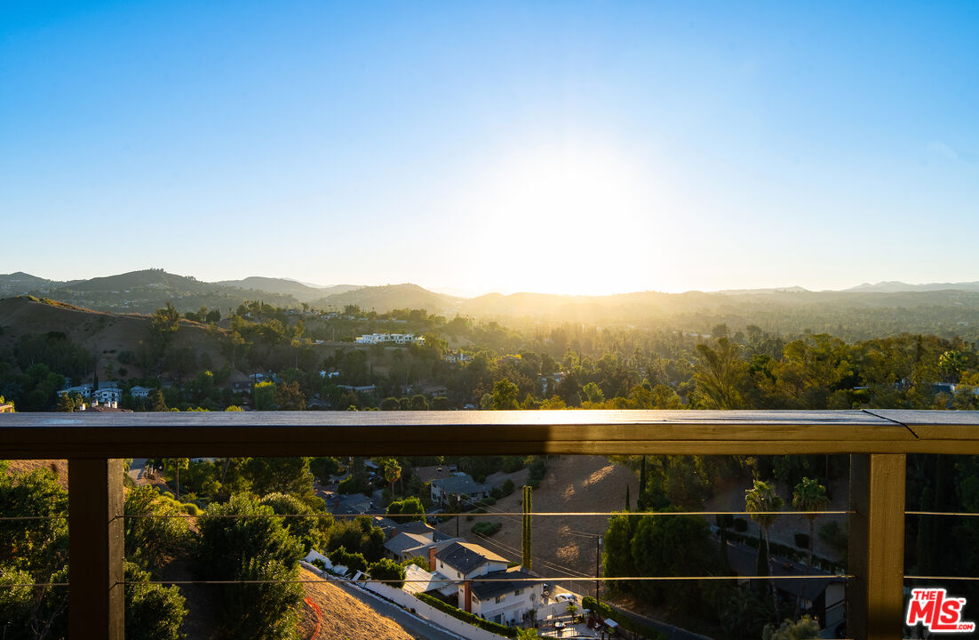 Woodland Hills, CA, 91364