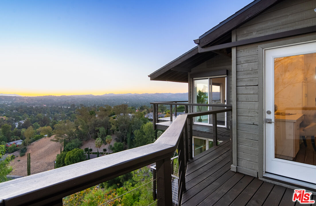 Woodland Hills, CA, 91364