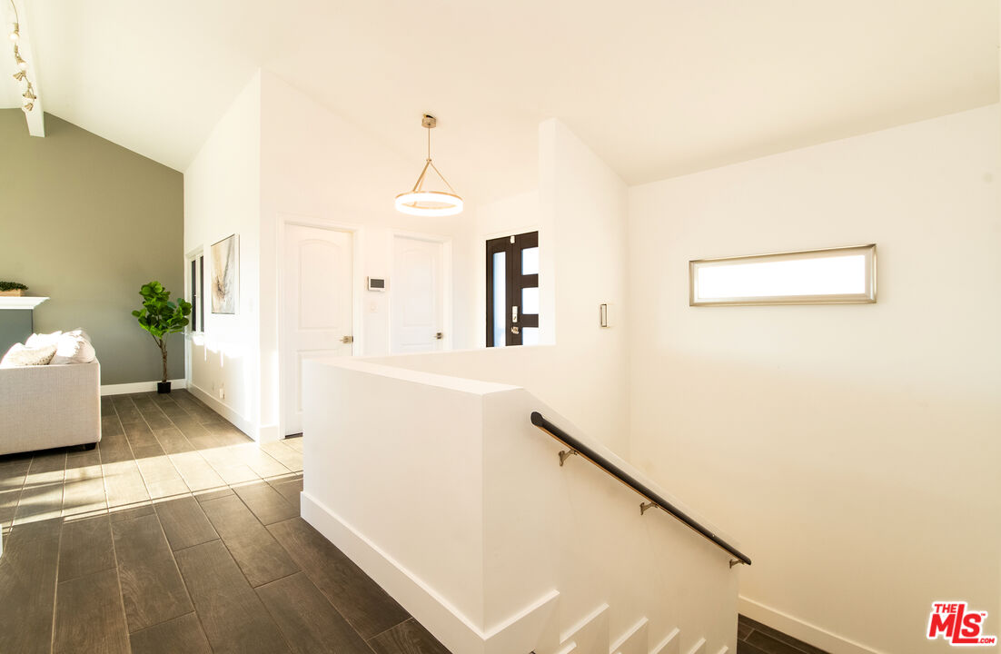 Woodland Hills, CA, 91364