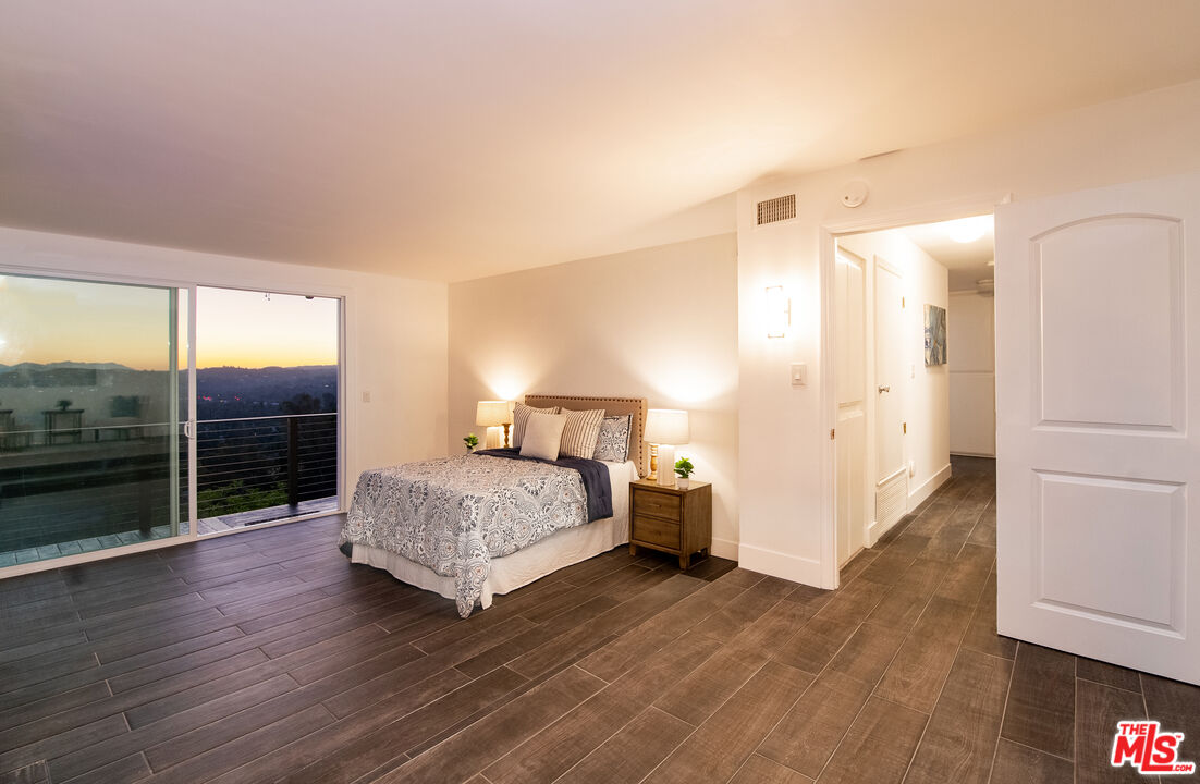 Woodland Hills, CA, 91364