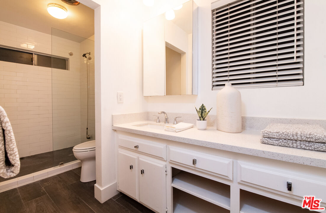 Woodland Hills, CA, 91364
