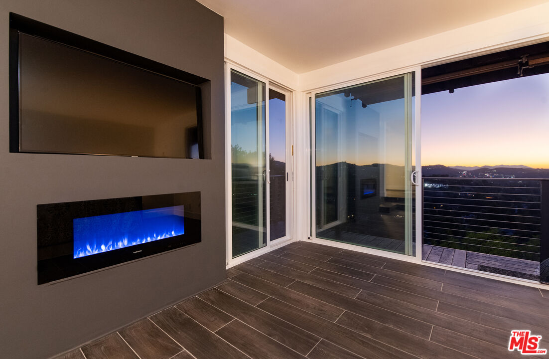Woodland Hills, CA, 91364