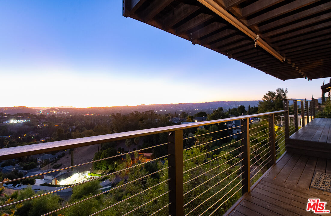 Woodland Hills, CA, 91364