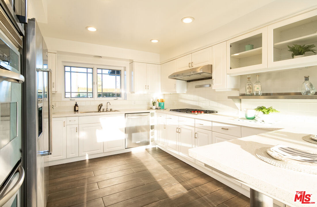 Woodland Hills, CA, 91364