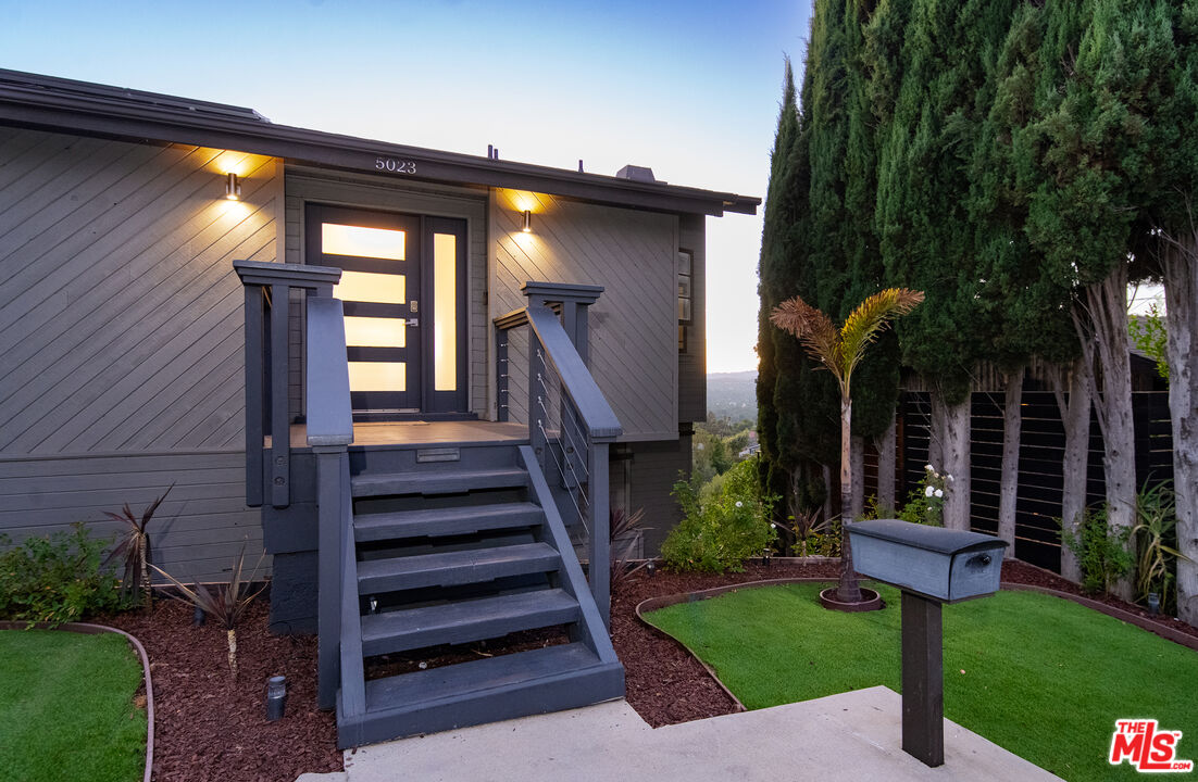 Woodland Hills, CA, 91364