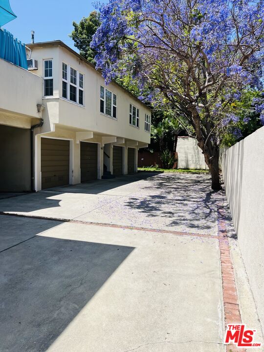 843 Westbourne Dr