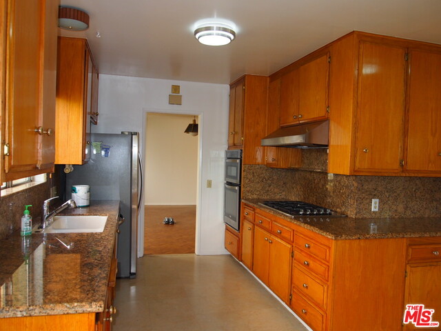 4022 Globe AVE