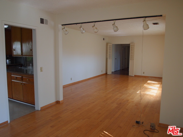 4022 Globe AVE