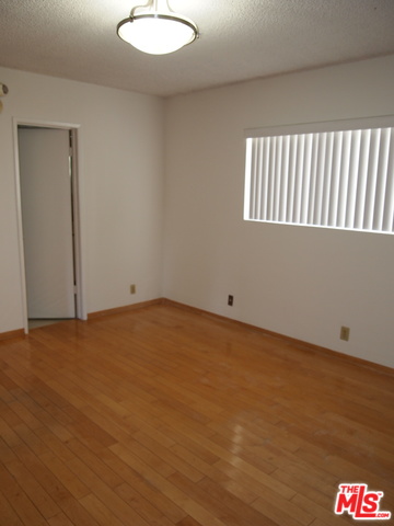 4022 Globe AVE