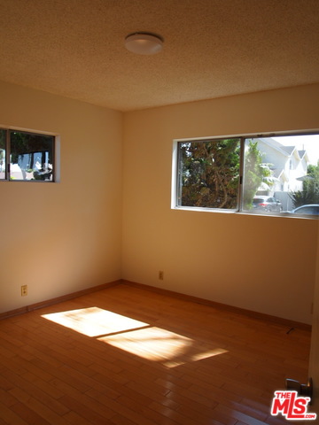 4022 Globe AVE