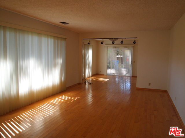 4022 Globe AVE