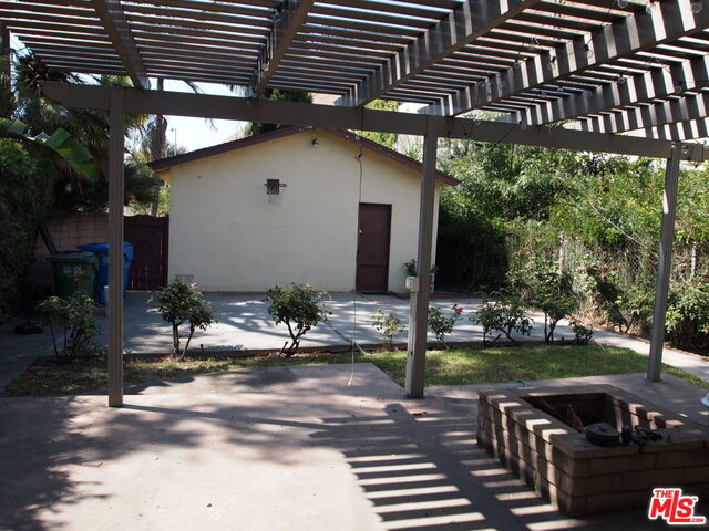 4022 Globe AVE