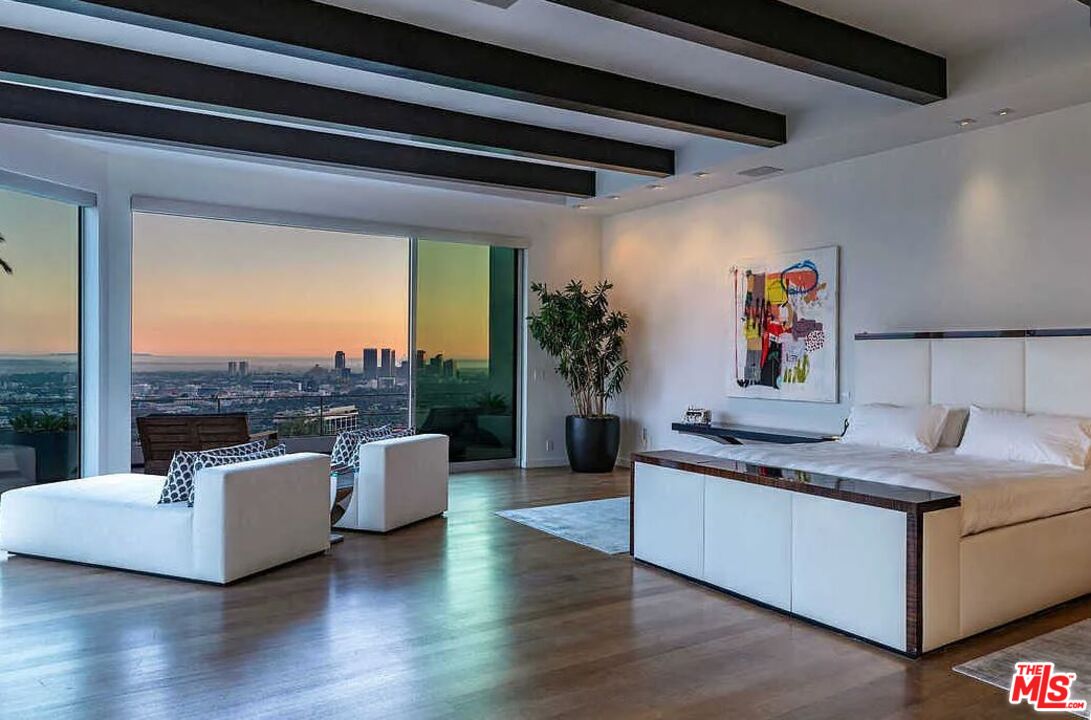 Los Angeles, CA, 90069