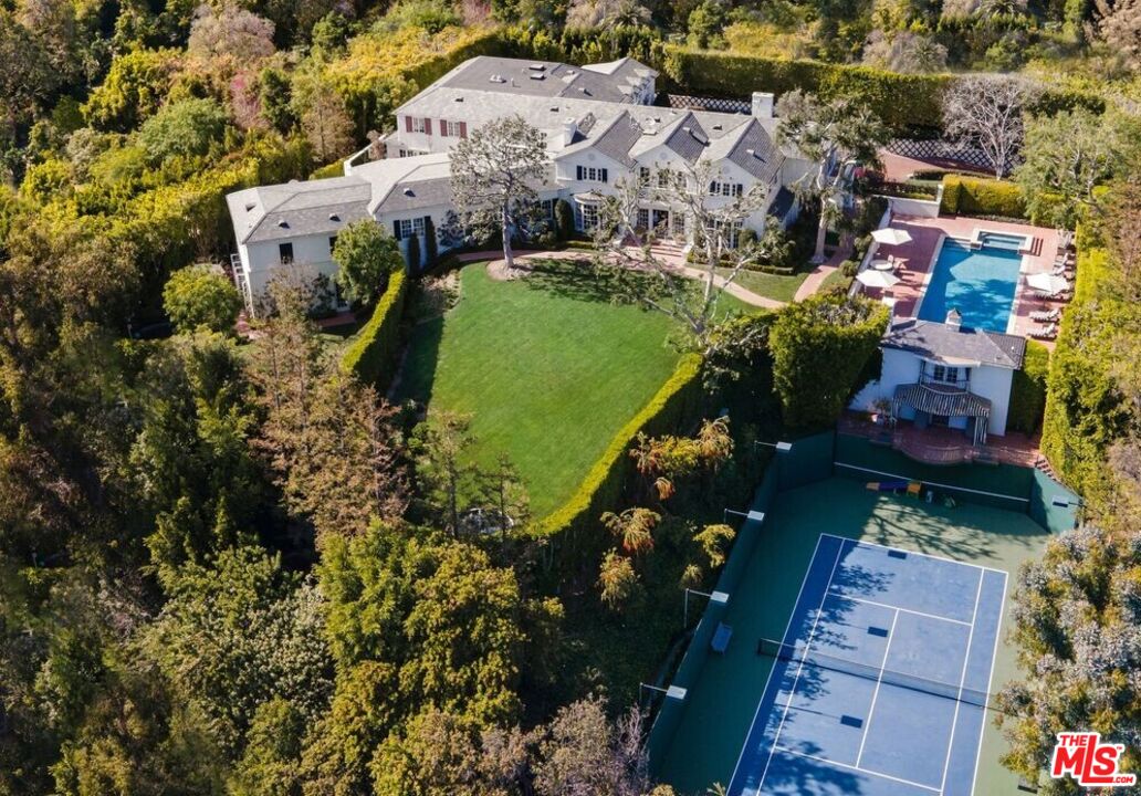 111 N Mapleton Dr
