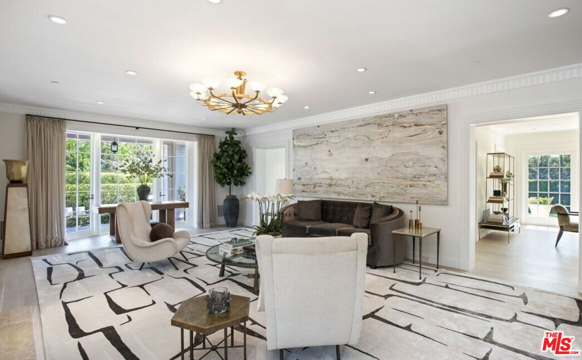 111 N Mapleton Dr