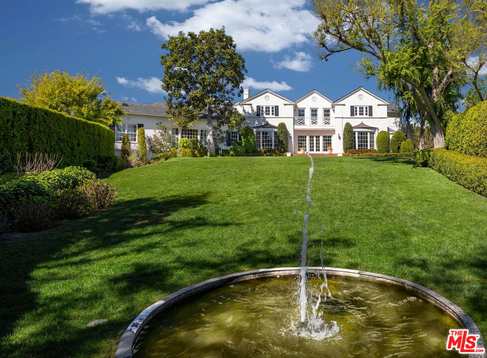 111 N Mapleton Dr