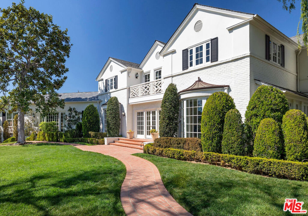 111 N Mapleton Dr