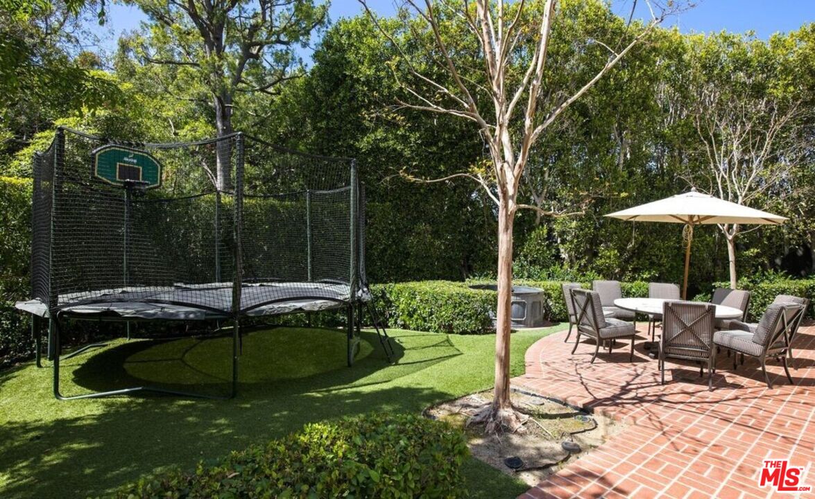 111 N Mapleton Dr