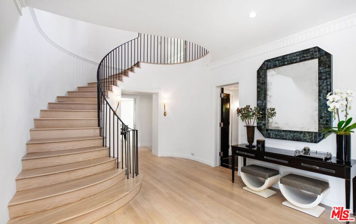 111 N Mapleton Dr