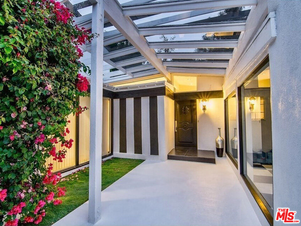 7475 Mulholland Dr