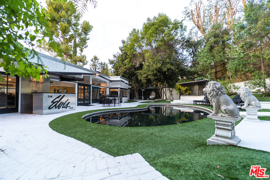 7475 Mulholland Dr