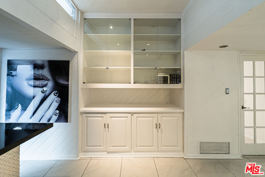 7475 Mulholland Dr