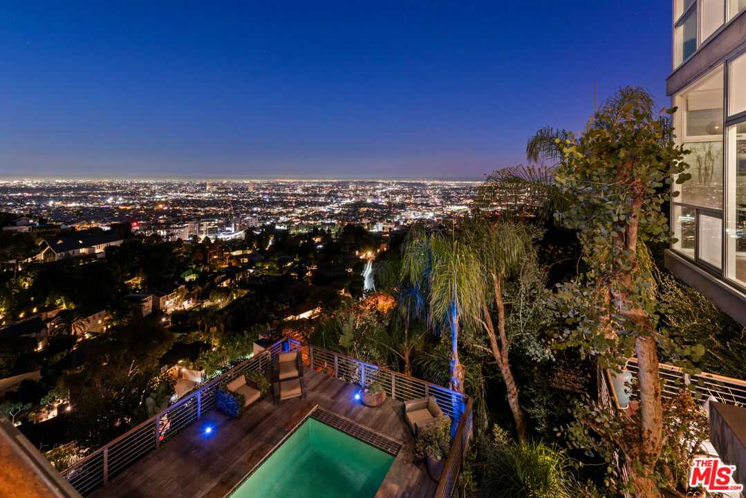 Los Angeles, CA, 90069