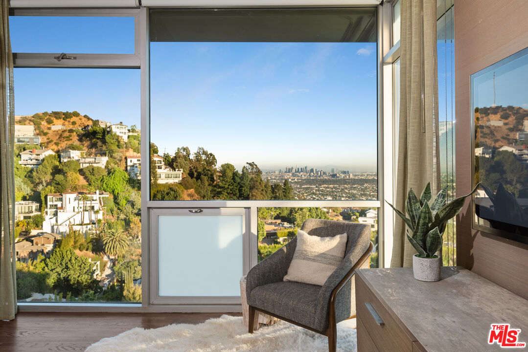 Los Angeles, CA, 90069