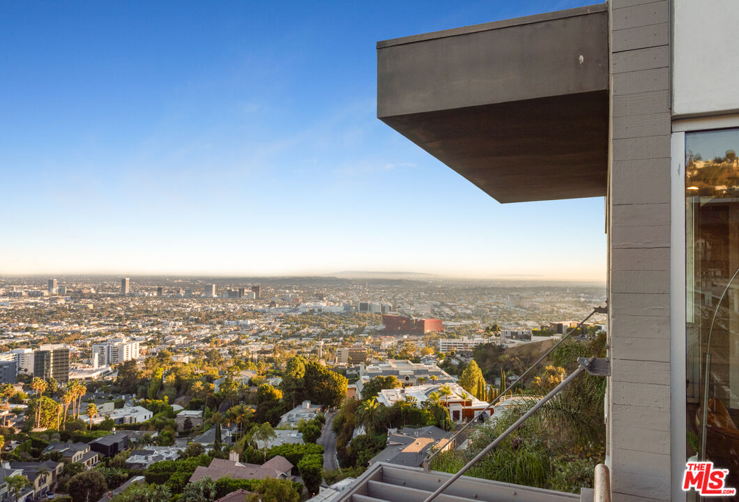 Los Angeles, CA, 90069