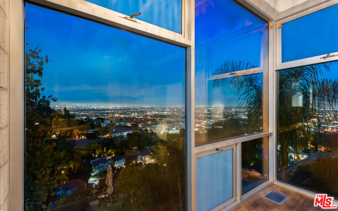 Los Angeles, CA, 90069