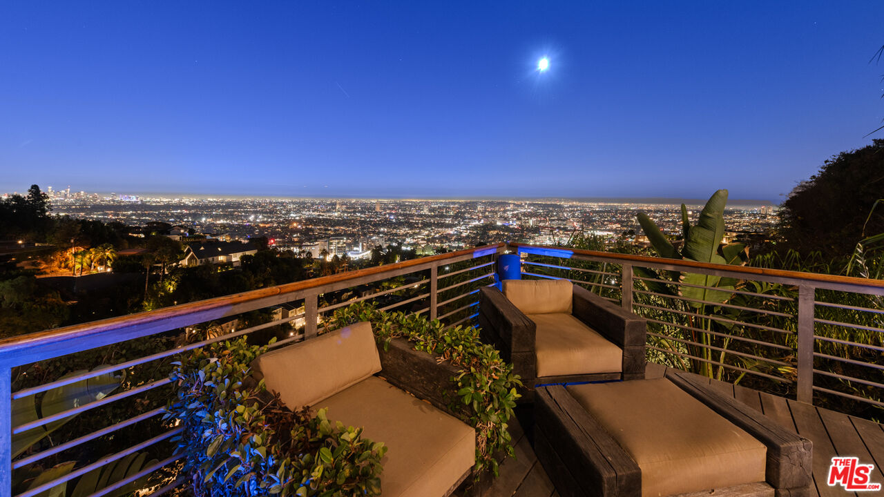 Los Angeles, CA, 90069
