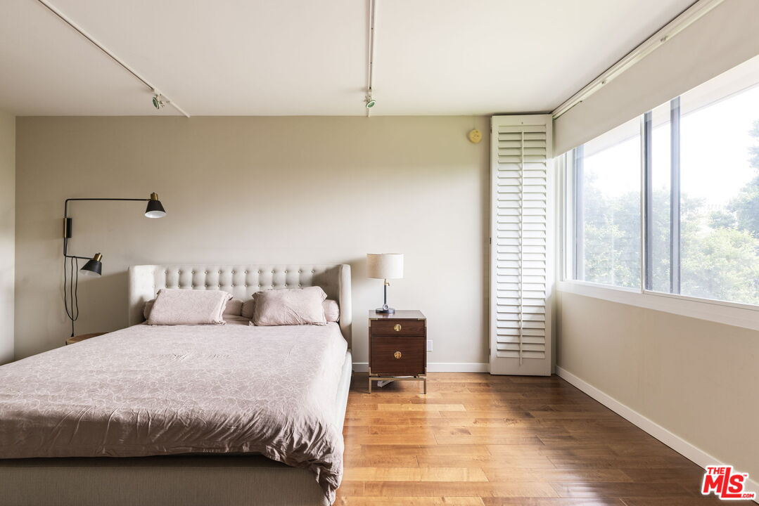 211 S Spalding Dr Unit: N105