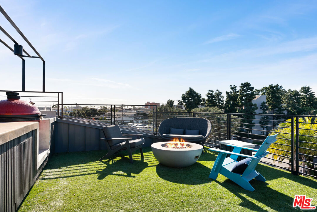 303 Venice Way