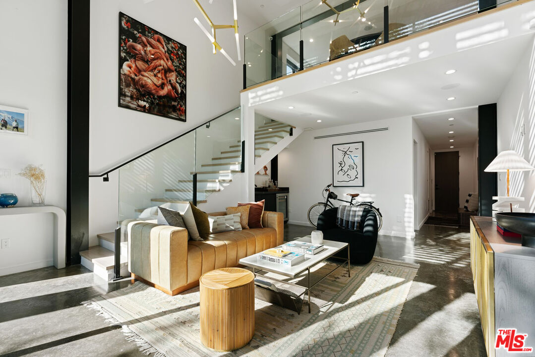303 Venice Way