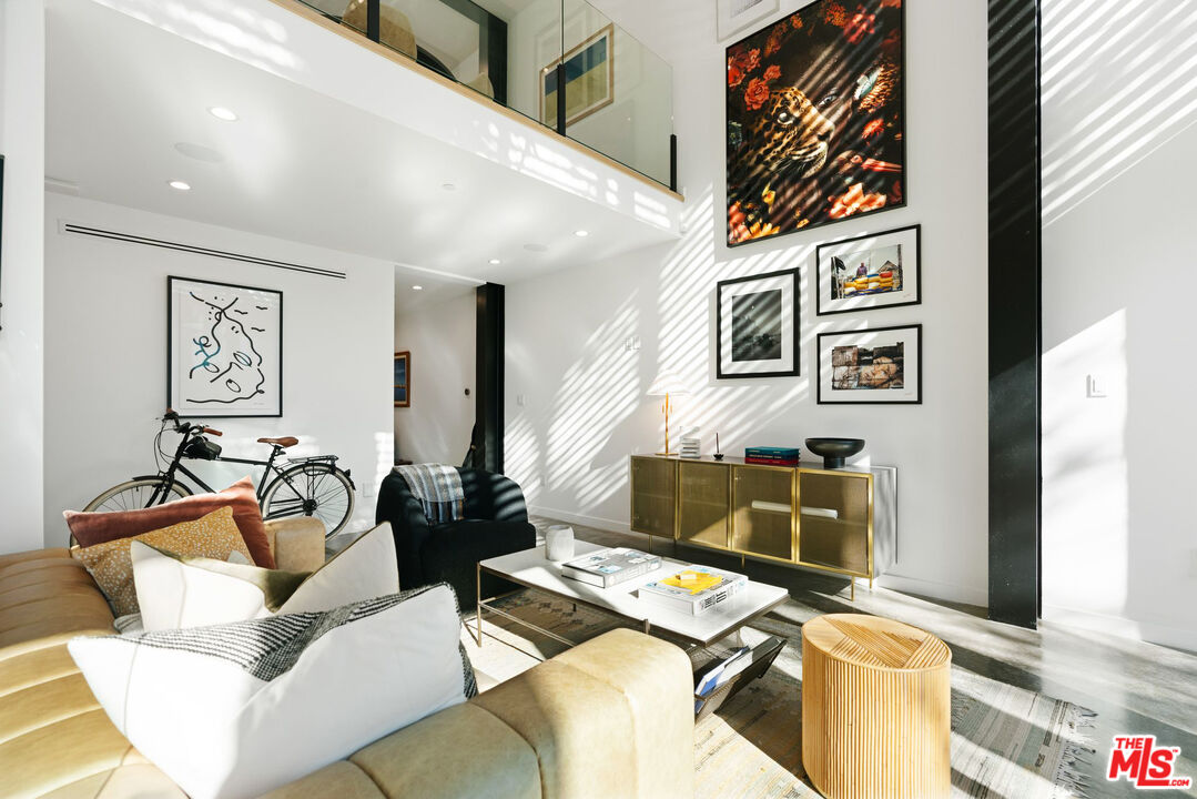 303 Venice Way