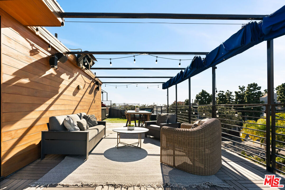 303 Venice Way