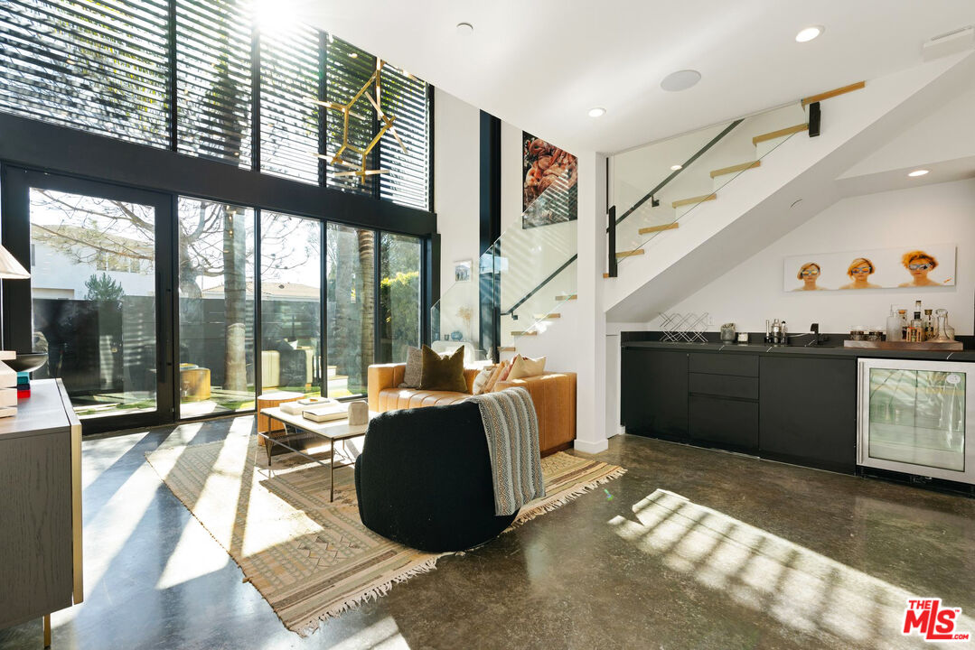 303 Venice Way