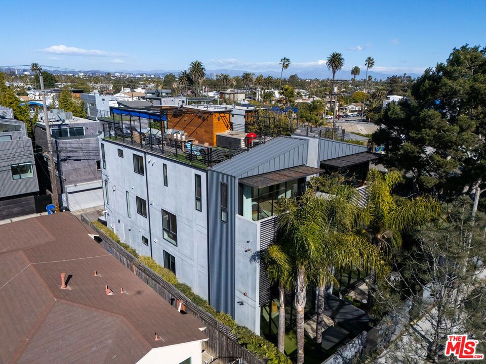 303 Venice Way