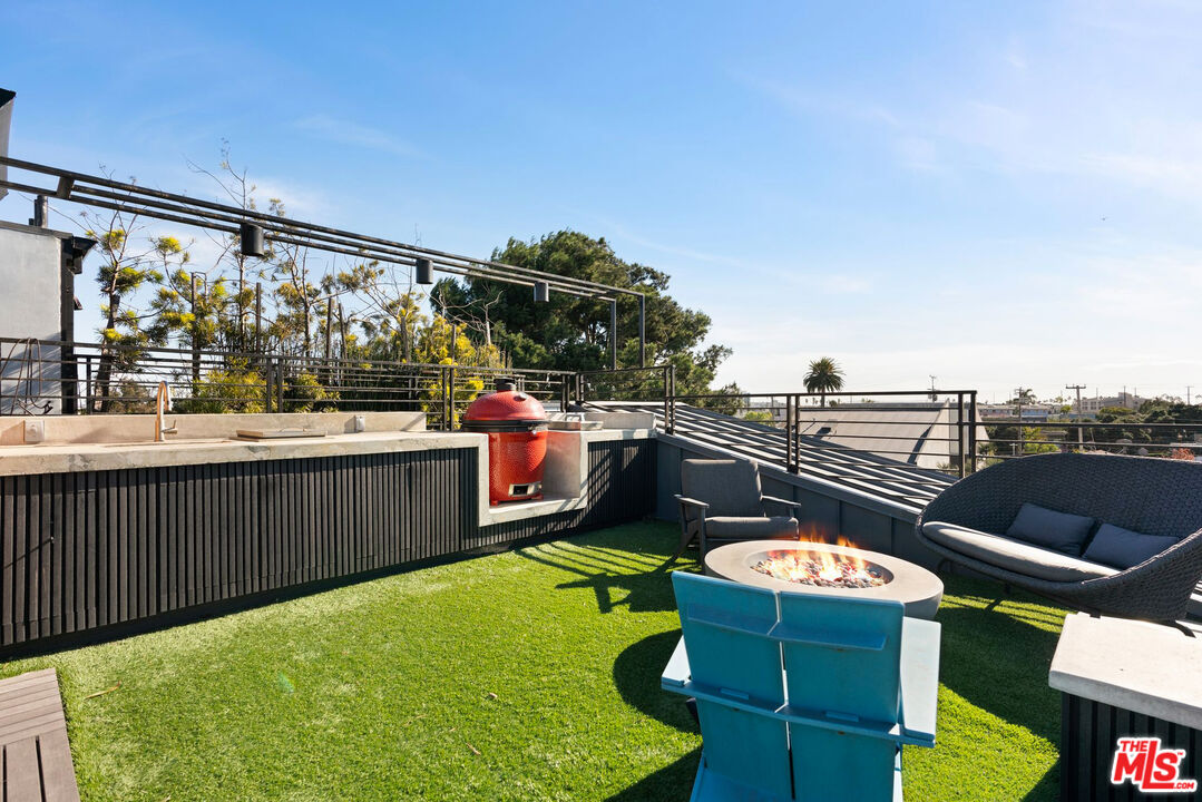 303 Venice Way