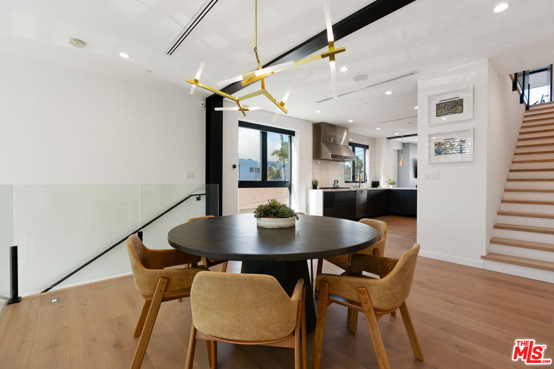 303 Venice Way