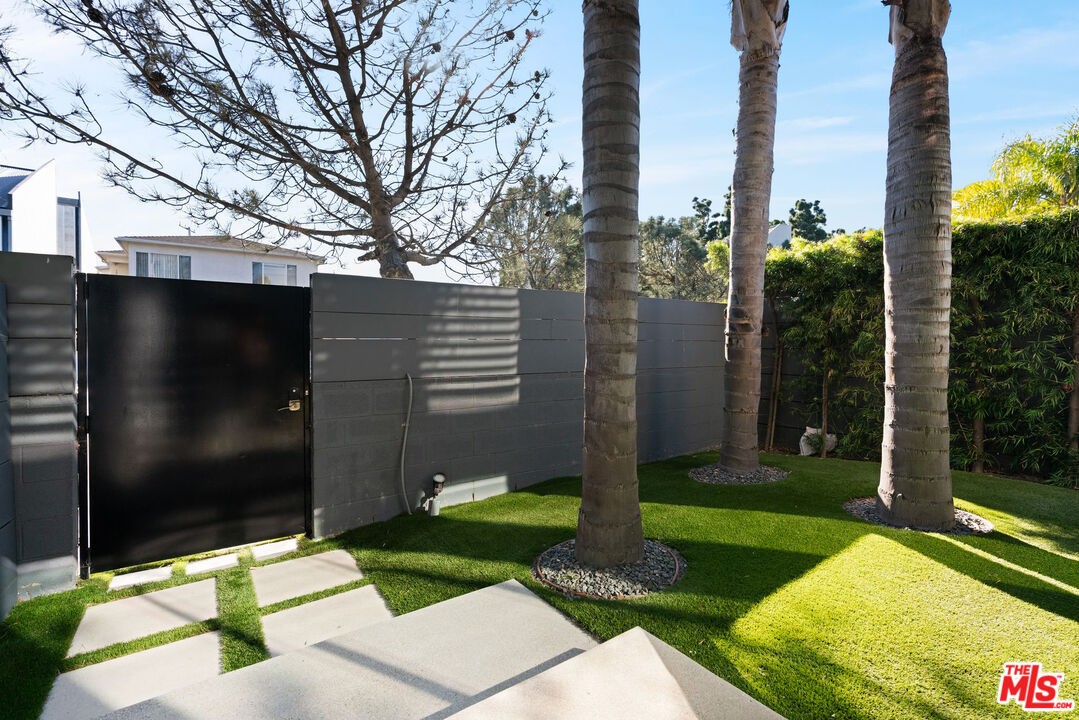303 Venice Way