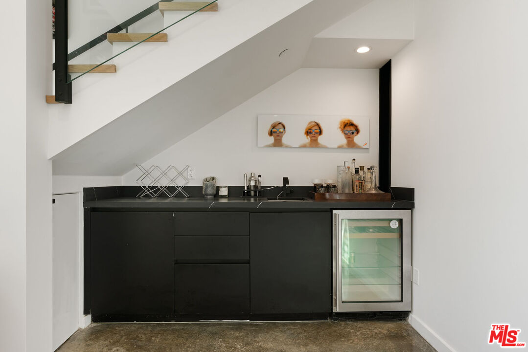 303 Venice Way