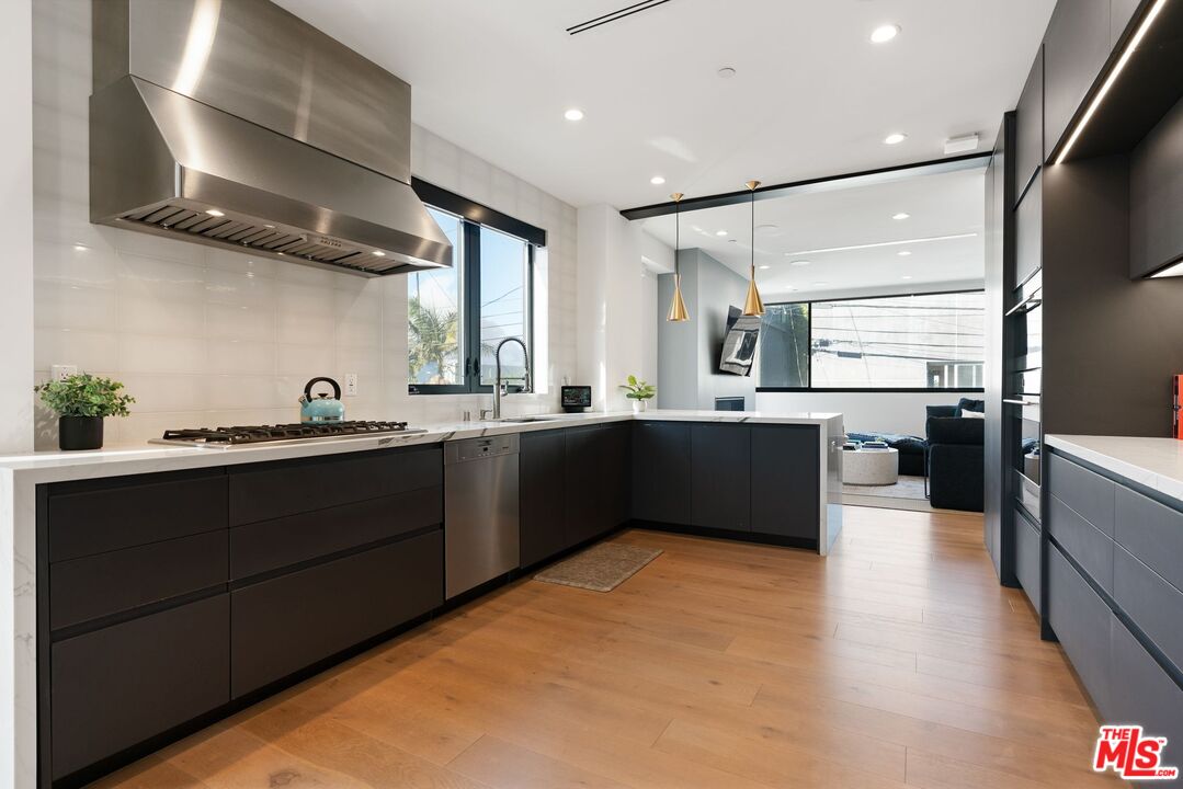 303 Venice Way