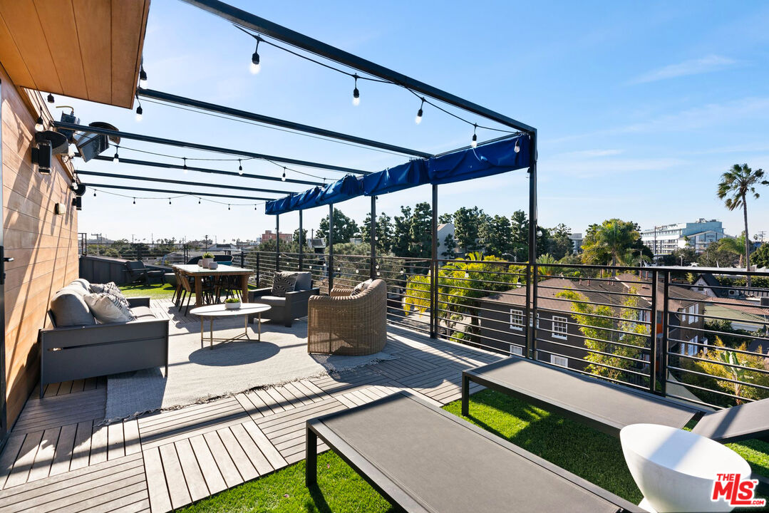 303 Venice Way