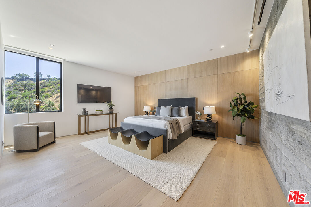 6825 Mulholland
